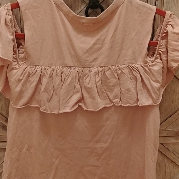 💥3/$15💥 FINAL price! Cold Shoulder ruffle top. - Picture 4 of 4